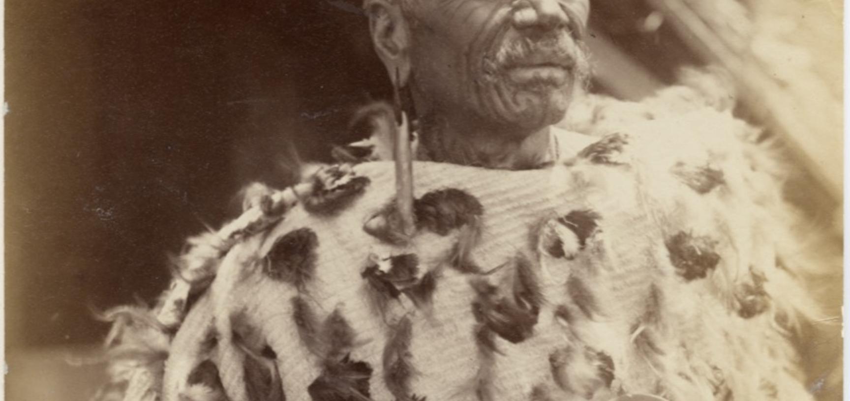 Portrait of Te Heuheu Tukino IV, chief of the Ngāti Tūwharetoa, a Māori tribe of the North Island. Photograph by Alfred Burton for the Burton Brothers studio (Dunedin). Tokaanu, North Island, New Zealand. Circa 1885.