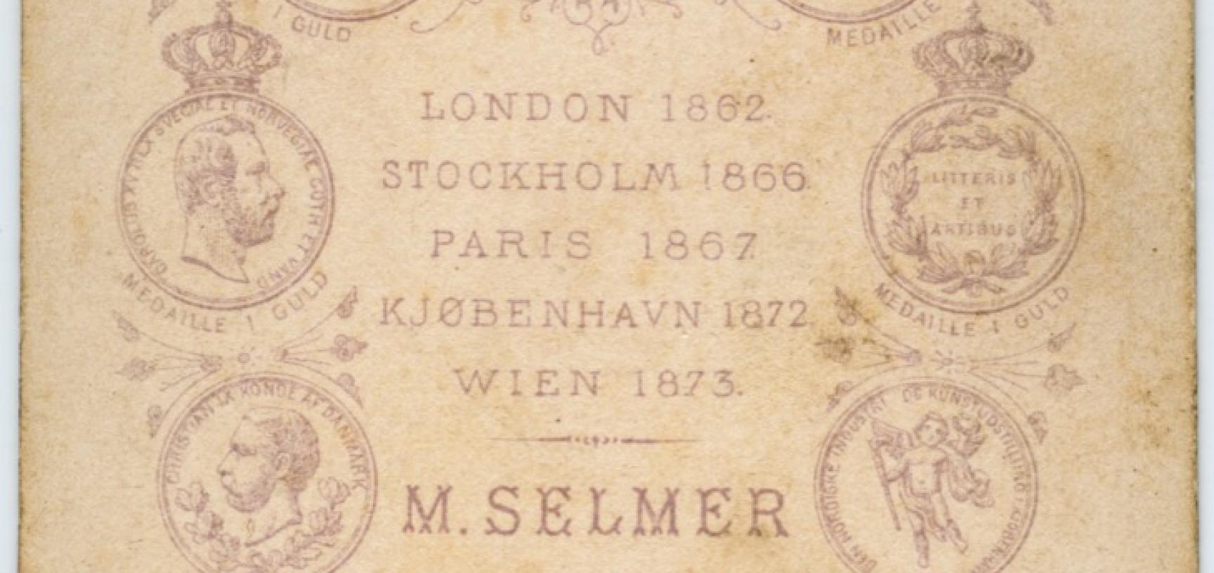 Reverse of a carte de visite by the Marcus Selmer studio. Bergen, Norway. Circa 1873. (Copyright Pitt Rivers Museum, University of Oxford. Accession Number: 1941.8.27)