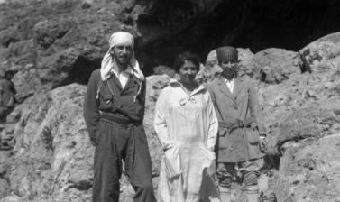 Dorothy Garrod (right) outside Shukba Cave in Palestine, 1928. (Copyright Pitt Rivers Museum, University of Oxford. Accession Number: 1998.294.161)