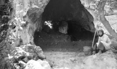 This photograph captures the condition of Tabun Cave before it was excavated in 1929. (Copyright Pitt Rivers Museum, University of Oxford. Accession Number: 1998.294.262)
