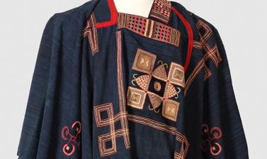 Embroidered cotton gown, kusaibi. Made in Liberia or a neighbouring area of Sierra Leone or Guinea before 1846.