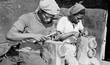 Craftsmen. Windermere, Cape Town, South Africa. Photograph by Bryan Heseltine. Circa 1949–1952. (Copyright Bryan Heseltine)