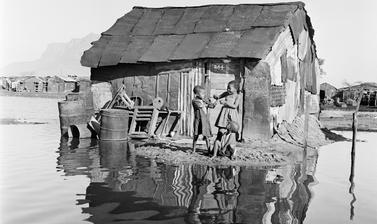 Windermere, Cape Town, South Africa. Photograph by Bryan Heseltine. Circa 1949–1952. (Copyright Bryan Heseltine)