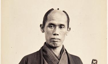 Portrait of Ikuta Nozawa, domestic attendant of one of the assistant envoys, carrying long and short swords (katana and wakizashi). Photograph by Jacques-Philippe Potteau. Paris, France. 1862. (Copyright Pitt Rivers Museum, University of Oxford. Accession
