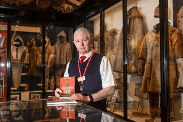 Literary tour guide in Pitt Rivers Museum